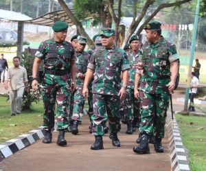 Waspada Jangan Ragu Tegas dan Terukur, Kasad Tinjau Kesiapan Tugas Operasi Prajurit Kostrad