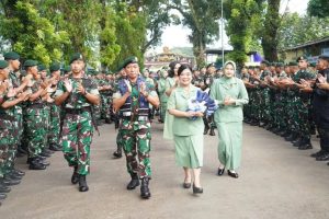 Sambangi Prajurit Jajaran Divif 2 Kostrad, Pangdivif 2 Kostrad Bersama Prajurit Yonif MR 412 Kostrad