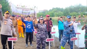 Jaga Ekosistem Laut, TNI AL Lanal Bandung Laksanakan Penanaman Mangrove Nasional Secara Serentak Oleh Jajaran TNI Diseluruh Indonesia Tahun 2023