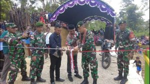 Permudah Transportasi Warga, Prajurit Yonarmed 1 Kostrad Bangun Jembatan Sungai Nala