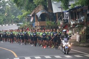 Buaya Putih 5K Penuh Semangat, Prajurit Yonif R 323 Kostrad Jaga Stamina