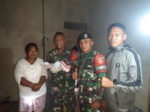TNI Selalu Hadir dan Mampu Atasi Kesulitan Rakyat, Prajurit Yonarmed 1 Kostrad Bantu Persalinan Secara Dramatis