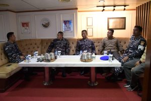 Komandan Lanal Palembang Sambut Kedatangan KRI Tanjung Kambani-971