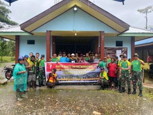 Atasi Keluhan Rakyat TNI Hadir Menjadi Solusi, Prajurit Yonif R 754 Kostra Gotong Royong Bersama Warga Bhintuka