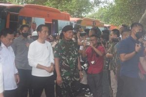 Tancapkan Mangrove Serentak, Yonbekang 1 Kostrad Berpartisipasi