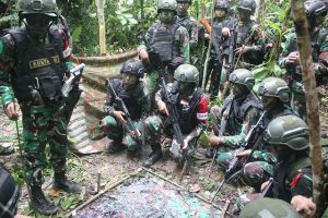 Latih Kemampuan Kuasai Medan, Prajurit Brigif R 20 Kostrad Latihan di Hutan Papua