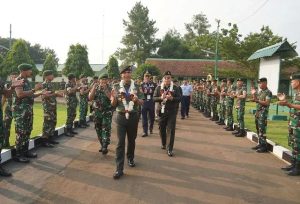Yonkes 1 Divif 1 Kostrad Terima Kunjungan Kapuskes TNI Beserta Kapuskes Tentara Thailand
