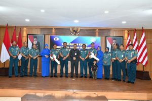 DANLANTAMAL III JAKARTA SERAHKAN 88 KUNCI RUMNEG DAN FLAT TNI AL