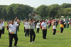 Jaga Kebugaran dan Kekompakan, Prajurit Yonarhanud 1 Kostrad Senam Bersama Purnawirawan Alumni Rajawali