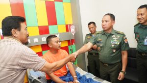 Wakasad Jenguk Kru Helikopter Bell 412 EP di RS Dustira