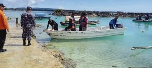 Sempat Hilang Karena Mesin Perahu Rusak, Nelayan Berhasil Ditemukan Tim SAR Lanal Simeulue Dengan Selamat