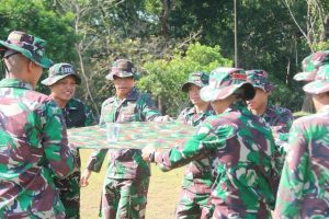 Buaya Putih Cairkan Suasana, Ice Breaking di Yonif R 323 Kostrad