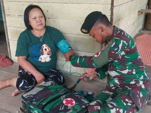 Bakti TNI Untuk Warga Perbatasan, Satgas Pamtas Yonarmed 10 Kostrad Berikan Pengobatan Gratis