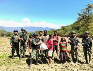 Sejahterakan Masyarakat Jayawijaya Dengan UMKM, Satgas Yonif R 321 Kostrad Gandeng Warga