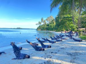 Tingkatkan Kemampuan, Prajurit Lanal Simeulue Laksanakan Latihan Renang Militer di Pulau Terluar