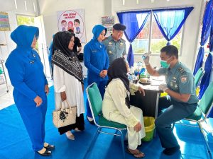 Memberi Manfaat Bagi Masyarakat, Lanal Simeulue Bersama Jalasenastri Cabang 8 Korcab I DJA I Gelar Bakti Kesehatan
