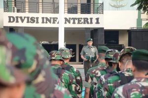 Kasdivif 1 Kostrad Brigjen TNI Novi Rubadi Sugito, S.I.P., M.Si. Pimpin Apel Gabungan Satuan Jajaran Divif 1 Kostrad
