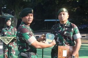 Dandenpal Divif 1 Kostrad Letkol Cpl Dony Andriatmoko, S.T., M.I.P. Lepas Perwira Terbaiknya