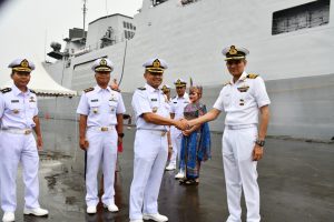 LANTAMAL III JAKARTA SAMBUT KEDATANGAN KAPAL PERANG INDIA INS SHIVALIK