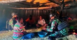 Teritorial di Dapur, Satgas Yonif R 303 Kostrad Peduli Warga Puncak Papua