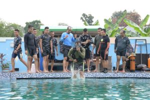 Prajurit Pangkalan TNI Angkatan Laut Palembang Laksanakan Latihan selam Dasar
