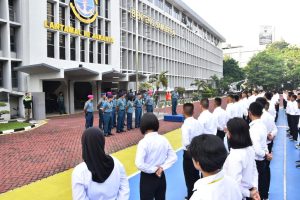 DANLANTAMAL III JAKARTA DAMPINGI KADISPAMSANAL MEMBERIKAN PENGARAHAN KEPADA CATAR AAL