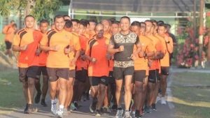 Fisik Bugar Silaturahmi Terjalin, Danbrigif R 6 Kostrad Olahraga Bersama Prajurit