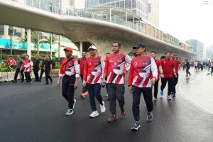 Pangkostrad Ikut Fun Walk Pada HUT Ke-77 Bhayangkara