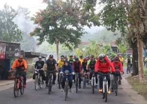 Yonif Raider 323 Kostrad Ikuti Gowes Bersama dalam rangka HUT Ke-77 Bhayangkara