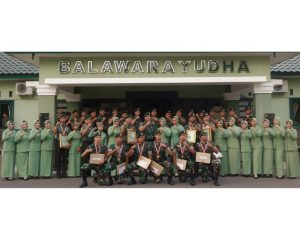 Danyonif Raider 509 Berikan Penghargaan Kepada Prajurit Berprestasi