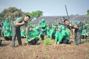 Penanaman Serentak Bibit Jagung Hibrida Betras 9 Gelombang ke-2 Program Ketahanan Pangan Brigif Raider 9 Kostrad