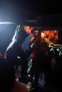 Gerak Cepat, Tim SAR Gabungan Lanal Simeulue Evakuasi Penumpang KMP Aceh Hebat 3