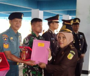 HUT Bhayangkara Ke-77, Danlanal Bengkulu Apresiasi Prajurit Pos TNI AL Mukomuko Raih Juara II Menembak Pistol