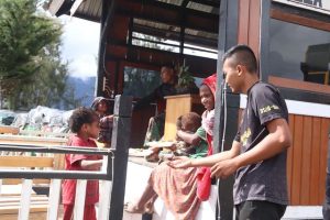 Yonif Para Raider 330 /Tri Dharma Menyapa Ujung Timur Indonesia dengan Slogan “KOTEKA” Rajut Damai di Tanah Papua