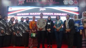 Komandan Beserta Personel dan Pengurus Jalasenastri Cabang 9 Korcab III DJA I Hadiri Bazar UMKM Bhayangari Hari Bhayangkara Ke-77 Tahun 2023