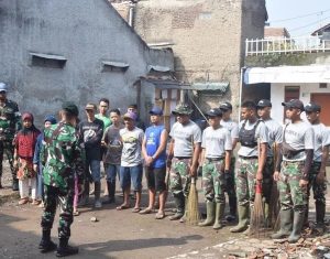 Yonzipur 9/LLB Bantu Pembersihan Lingkungan Bersama Masyarakat