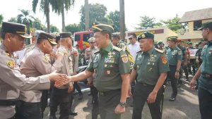 Pangdivif 1 Kostrad Dampingi Wakasad Sampaikan HUT Ke-77 Bhayangkara di Polres Bogor