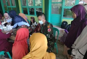 Buka Pangkas Rambut dan Pelayanan Kesehatan Gratis, Prajurit Yonif Raider 323/Buaya Putih Diserbu Masyarakat