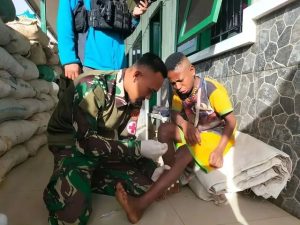 Tingkatkan Kualitas Kesehatan, Satgas Yonif Raider 303 Kostrad Buka Pos Pelayanan Kesehatan