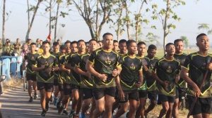 Tingkatkan Stamina Prajurit, Yonif Mekanis Raider 413/Bremoro Laksanakan Lari Kelompok Sejauh 10 Km