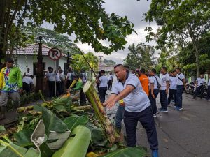 Peduli Lingkungan, Lantamal XII Bersama Dinas PUPR Kota Pontianak Bersihkan Saluran Air