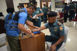 Deteksi Dini Kesehatan, Prajurit dan PNS Lanal Palembang Laksanakan Urikkes