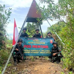 Jaga Kedaulatan Negara, Satgas Pamtas RI-Malaysia Yonarmed 10 Kostrad Patroli Patok Batas Negara