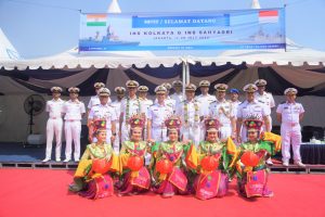 LANTAMAL III JAKARTA SAMBUT KEDATANGAN KAPAL PERANG INDIA INS KOLKATA (D63) DAN INS SAHYADRI (F49)