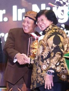 BUKTIKAN SEKOLAH YANG CERDAS & MEMBUMI  PENUH KASIH                                               PENDIRI ANSA SCHOOL MENDAPAT PENGHARGAAN KALPATARU