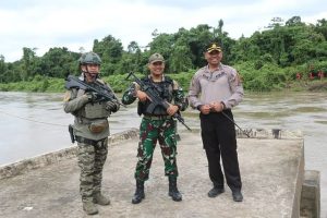 Sinergitas TNI-Polri, Komandan Pasukan Pandawa dan Kapolres Nduga Melaksanakan Patroli Bersama