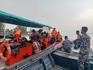 POS TNI AL Tanjung Datuk Ikut Serta Dalam SAR Orang Tenggelam di Perairan Tembilahan