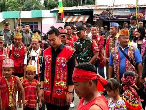 Menghormati Adat Istiadat, Datsatgas Pamtas RI-Malaysia Yonarmed 10 Kostrad Hadiri Tradisi Gawai Anak Padi