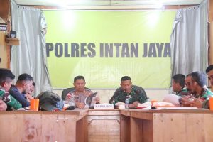 Dansatgas Pamtas Mobile Yonif Para Raider 330 Kostrad Inisiasi Sistem Pengamanan Wilayah di Intan Jaya