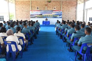 Komandan Lanal TBA Pimpin Upacara Bendera Merah Putih dan Jam Komandan Kepada Seluruh Prajurit